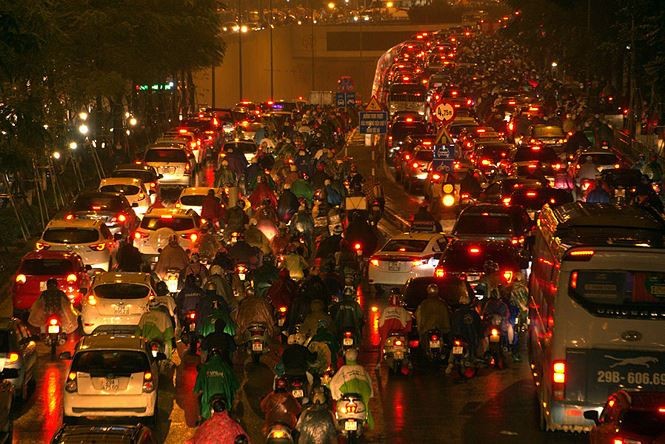 Công bố số 'đường dây nóng' đi lại Tết Dương lịch Tình hình tắc đường thường xuyên xảy ra trong những ngày mưa lạnh tại Hà Nội gần đây
