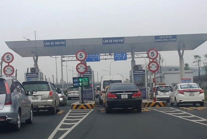 Bộ GTVT sẽ xem xét việc bỏ thu phí ra vào sân bay Trạm thu phí tại Sân bay Nội Bài. Tác giả: Sỹ Lực