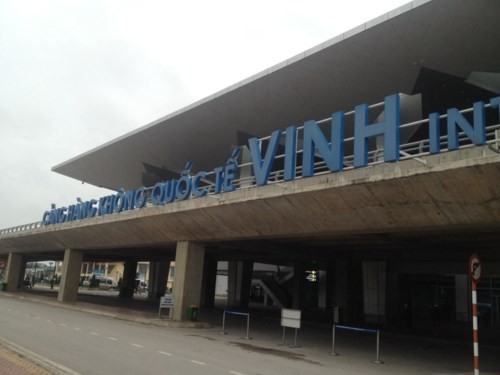 Phạt tiền nhóm nhân viên để người tâm thần lên máy bay Sân bay Vinh-nơi xảy ra vụ việc.