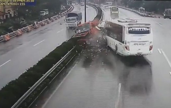 Uỷ ban ATGT chỉ đạo khẩn trương xác minh nguyên nhân, trách nhiệm Hình ảnh vụ tai nạn do camera giao thông trên tuyến Pháp Vân - Cầu Giẽ ghi lại