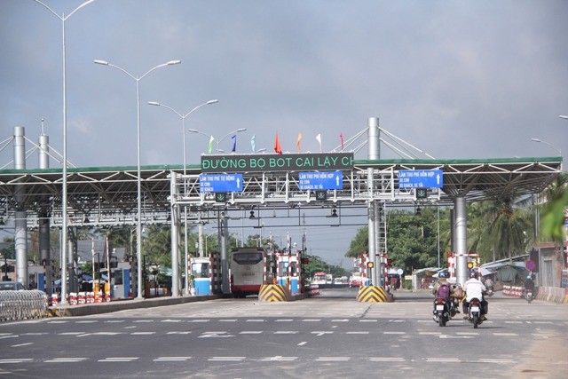 Vì sao Bộ Giao thông quyết chọn phương án giảm phí tại BOT Cai Lậy? Trạm thu phí BOT Cai Lậy. Tác giả: Nhất Huy