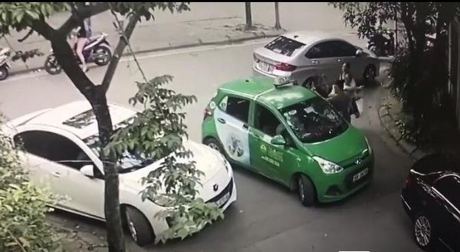 Đề nghị công an xử lý người đi Mercedes đánh tài xế taxi Tình huống dẫn đến sự việc