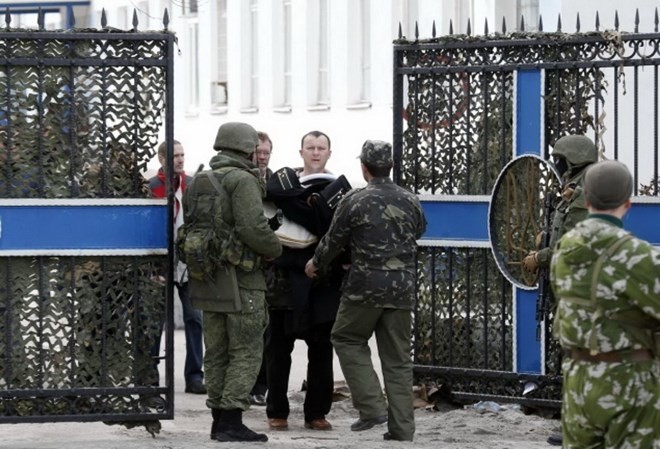 Sĩ quan Ukraine bị bắn chết ở Crimea Binh sĩ Ukraine tại Crimea