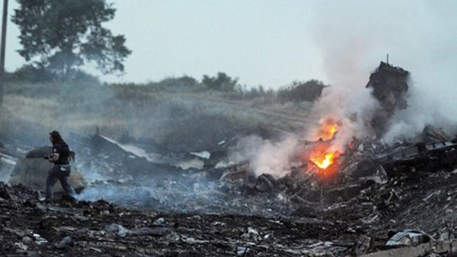 Interpol giúp nhận diện nạn nhân của MH17 Hiện trường thảm khốc vụ máy bay MH17 gặp nạn