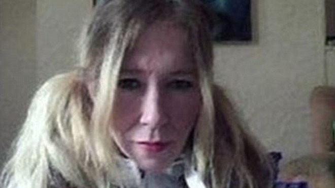 Một gia đình bị giữ suốt 9 tiếng vì nghi 'cô dâu thánh chiến' Sally Jones, 45 tuổi được cho gia nhập IS hồi đầu năm