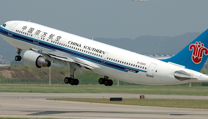 Nghỉ Tết trong tù vì tự ý mở cửa thoát hiểm máy bay Một máy bay của China Southern Airlines