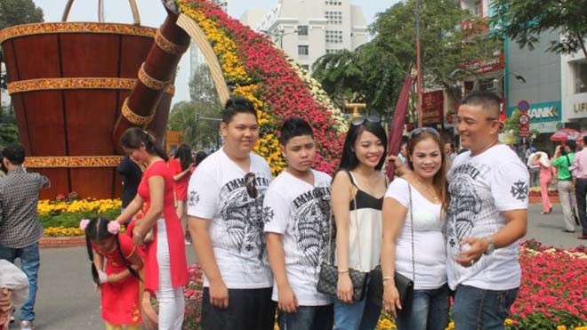Du khách đổ xô tới Thảo Cẩm Viên vào mùng 3 Tết Du khách đổ xô tới Thảo Cẩm Viên vào mùng 3 Tết