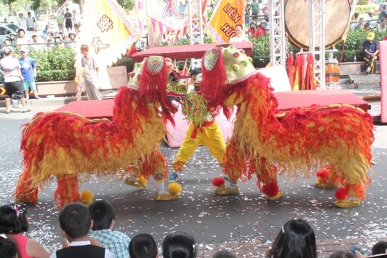 Ảnh: Biểu diễn lân sư rồng tuyệt hay tại Sài Gòn Ảnh: Biểu diễn lân sư rồng tuyệt hay tại Sài Gòn