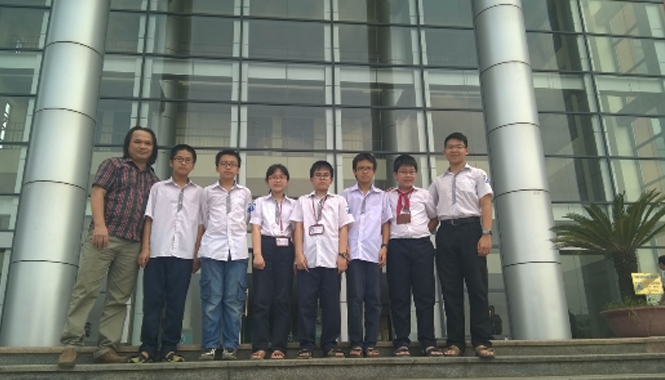 Học sinh trường Ams 'độc chiếm' suất dự APMOPS 2015 Thầy giáo Trần Phương và các HS lớp 6 trường Ams tham dự đội tuyển thi APMOPS 2015 vòng 2.