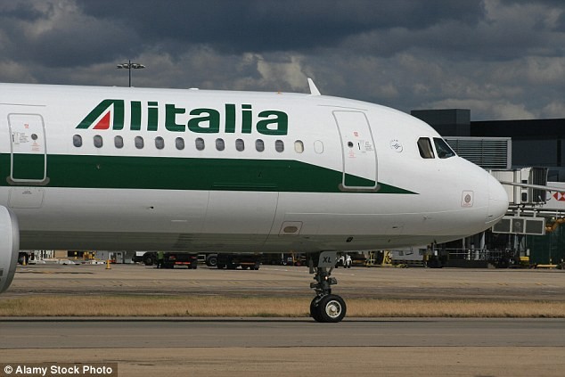 Gọi điện dọa có bom để không bị lỡ chuyến bay Một máy bay của Alitalia.