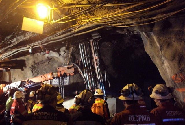 Sập mỏ vàng ở Indonesia, 12 thợ mỏ mất tích Ảnh minh họa