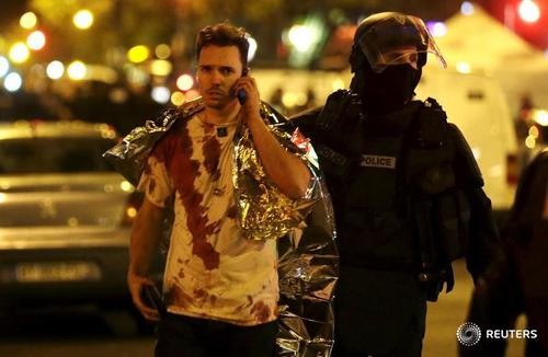 Nhân chứng hãi hùng kể lại vụ tàn sát nhà hát ở Paris Nhân chứng hãi hùng kể lại vụ tàn sát nhà hát ở Paris