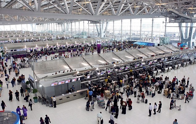 Hành khách tự sát tại sân bay vì không đủ tiền mua vé Sân bay Suvarnabhumi, Thái Lan. Ảnh: Dailymail
