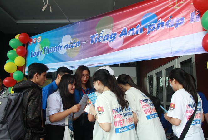 Bạn trẻ TP. HCM hào hứng tham gia các sân chơi tìm hiểu pháp luật Bạn trẻ TP. HCM hào hứng tham gia các sân chơi tìm hiểu pháp luật