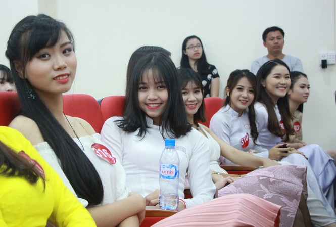 Nữ sinh duyên dáng, tự tin thi tài Hoa khôi sinh viên Việt Nam 2017 Nữ sinh duyên dáng, tự tin thi tài Hoa khôi sinh viên Việt Nam 2017