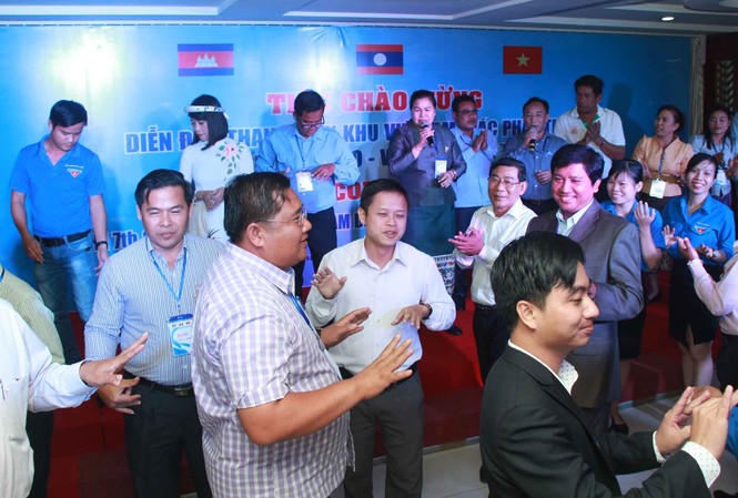 Vui tươi đêm văn nghệ hữu nghị Diễn đàn CLV 2017 Vui tươi đêm văn nghệ hữu nghị Diễn đàn CLV 2017