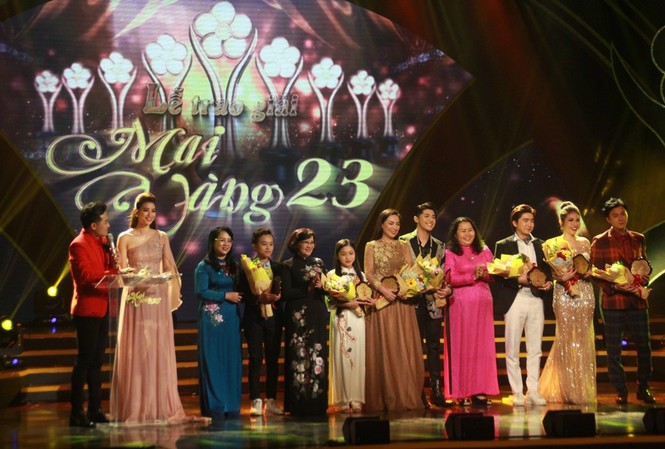 Những khoảnh khắc ấn tượng tại lễ trao giải Mai Vàng 2017 Những khoảnh khắc ấn tượng tại lễ trao giải Mai Vàng 2017