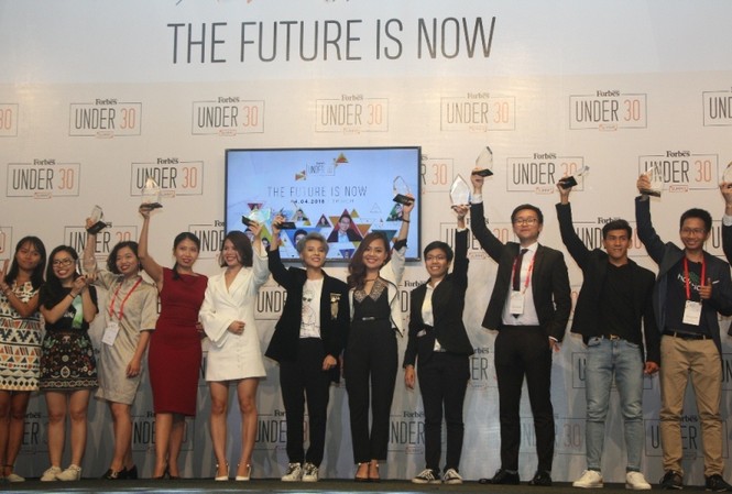 'Hoàng tử xiếc' Quốc Nghiệp được vinh danh tại Under 30 Summit 2018 'Hoàng tử xiếc' Quốc Nghiệp được vinh danh tại Under 30 Summit 2018