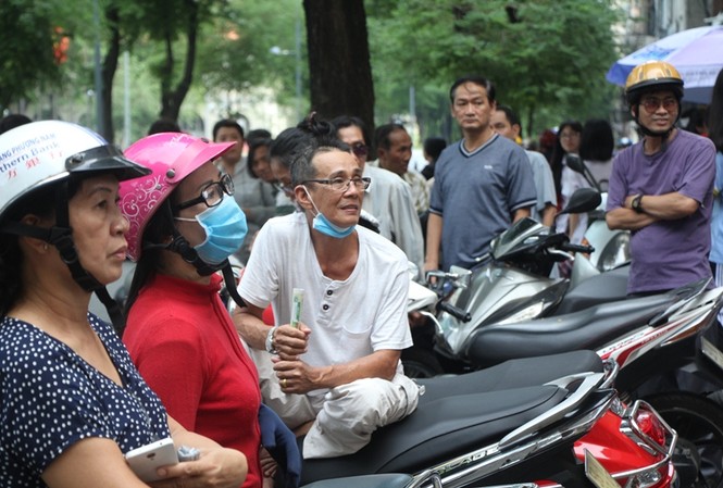 Sát giờ G thi THPT Quốc gia, phụ huynh sẵn sàng “vượt vũ môn” cùng con Sát giờ G thi THPT Quốc gia, phụ huynh sẵn sàng “vượt vũ môn” cùng con