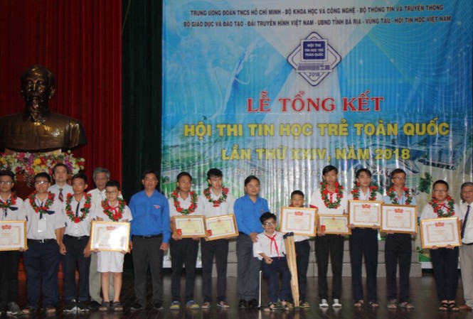 Trao thưởng Hội thi Tin học trẻ toàn quốc năm 2018 Trao thưởng Hội thi Tin học trẻ toàn quốc năm 2018