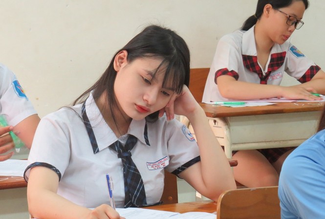 Chùm ảnh trước giờ “G” của sĩ tử thi THPT Quốc gia Chùm ảnh trước giờ “G” của sĩ tử thi THPT Quốc gia