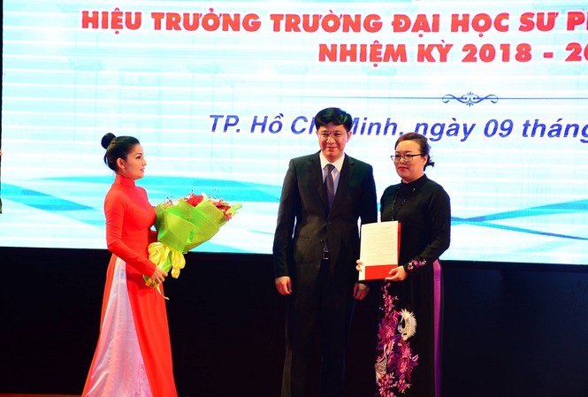Nữ tiến sĩ Minh Hồng làm hiệu trưởng Đại học Sư phạm TPHCM Lễ công bố Quyết định bổ nhiệm hiệu trưởng ĐH Sư phạm TPHCM