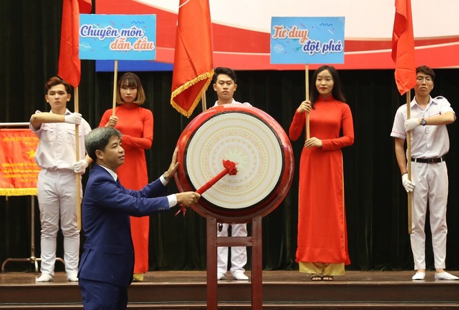 Trao hơn 30 tỷ đồng học bổng cho tân sinh viên Trao hơn 30 tỷ đồng học bổng cho tân sinh viên