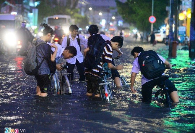 Trưa nay, học sinh TPHCM phải nghỉ học để tránh bão Trưa nay, học sinh TPHCM phải nghỉ học để tránh bão