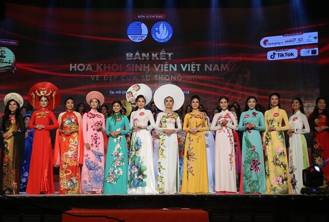 15 thí sinh chung kết Hoa khôi sinh viên Việt Nam 2018 lộ diện TOP 15 thí sinh xuất sắc nhất của khu vực miền Nam để chính thức góp mặt cùng 30 thí sinh ở hai khu vực miền Bắc và Trung dự thi đêm chung kết 16/12 tại TP Đà Nẵng.