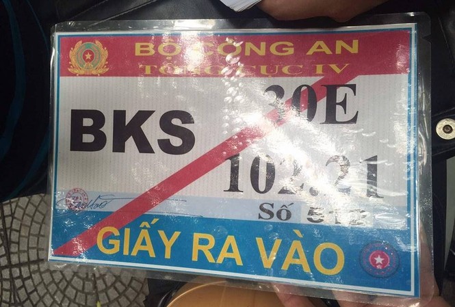 Đề nghị xử lý ô tô gắn phù hiệu Bộ Công an không hợp lệ Đề nghị xử lý ô tô gắn phù hiệu Bộ Công an không hợp lệ