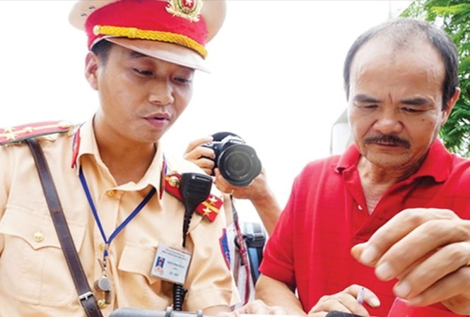 Chủ xe được phép dùng đăng ký bản sao khi tham gia giao thông Chủ xe được phép dùng đăng ký bản sao khi tham gia giao thông