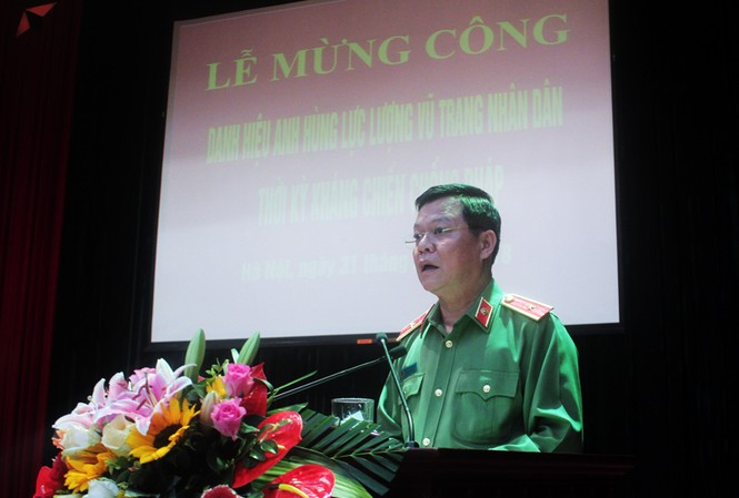 Công an Hà Nội nhận danh hiệu 'Anh hùng lực lượng vũ trang nhân dân' Phó Giám đốc Công an Hà Nội - Thiếu tướng Đào Thanh Hải phát biểu tại lễ mừng công.