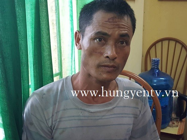 Người đàn ông chém vợ và con dâu nhập viện ở Hưng Yên Đối tượng Nguyễn Văn Tươi tại cơ quan công an. Ảnh: hungyen.tv
