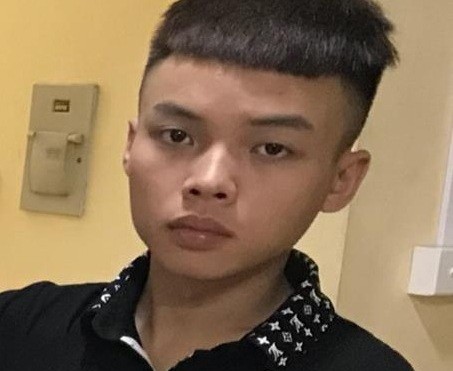 Dùng dao bầu chặn đường nhiều phụ nữ lúc nửa đêm để cướp xe máy Đàm Đức Siêu Anh tại cơ quan công an.
