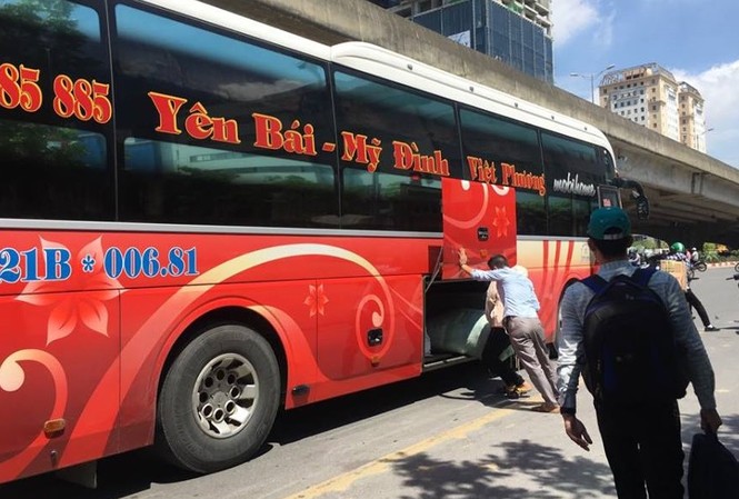 Né cảnh sát, ô tô bắt khách giữa đường ngày đầu nghỉ lễ 2/9 Né cảnh sát, ô tô bắt khách giữa đường ngày đầu nghỉ lễ 2/9