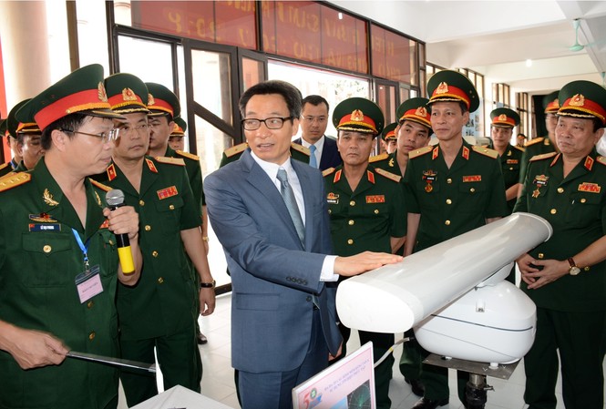 Học viện Kỹ thuật Quân sự khai giảng năm học mới Phó Thủ tướng Vũ Đức Đam tham quan khu trưng bày sản phẩm khoa học công nghệ của Học viện KTQS tại lễ khai giảng