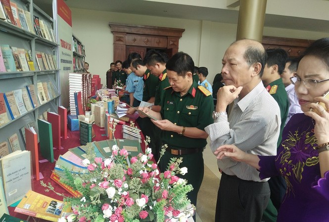 '100 năm chủ nghĩa xã hội hiện thực - Giá trị lý luận và thực tiễn' '100 năm chủ nghĩa xã hội hiện thực - Giá trị lý luận và thực tiễn'