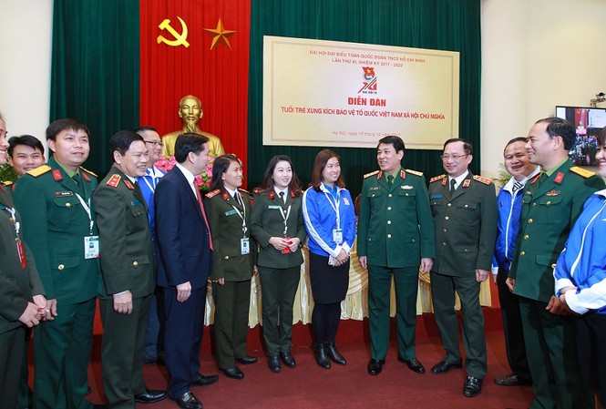 Phát huy vai trò tuổi trẻ bảo vệ Tổ quốc Các đồng chí chủ trì diễn đàn trò chuyện, trao đổi với các đại biểu, chiều 10/12