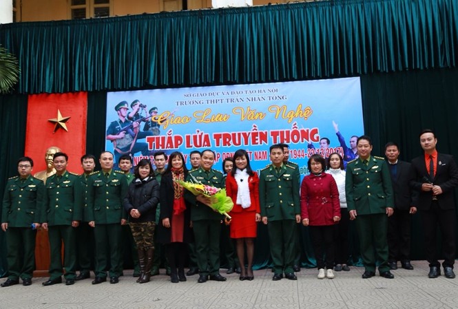 Giao lưu văn nghệ “Thắp lửa truyền thống” Giao lưu văn nghệ “Thắp lửa truyền thống”