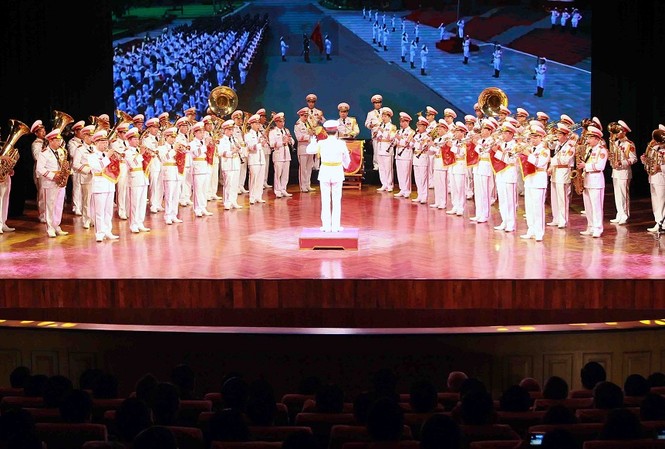 Hùng tráng 'Vang mãi khúc quân hành' Hùng tráng 'Vang mãi khúc quân hành'