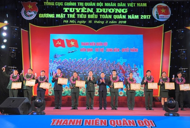 Xây dựng hình ảnh 'Bộ đội Cụ Hồ' trong lòng dân Xây dựng hình ảnh 'Bộ đội Cụ Hồ' trong lòng dân