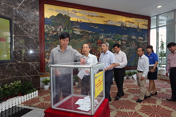 Quyên góp 500 triệu đồng ủng hộ nhân dân vùng lũ phía bắc Cán bộ, nhân viên, người lao động PVN ủng hộ đồng bào lũ lut.