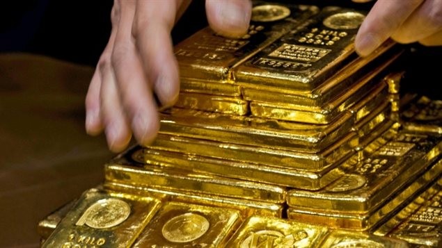Giá vàng thế giới giảm sốc, giá vàng trong nước đứng im Giá vàng trong nước đứng yên dù vàng thế giới giảm mạnh. ảnh minh họa