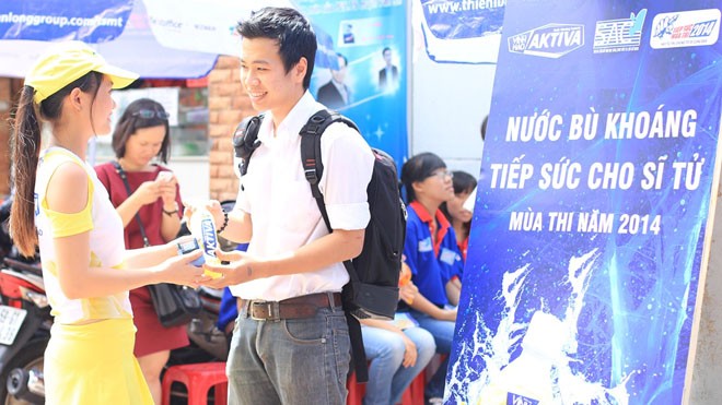 ‘Bù khoáng – tăng điểm’ cùng nước khoáng Vĩnh Hảo Hơn 160,000 chai nước bù khoáng tiếp sức Aktiva và nước khoáng thiên nhiên Active đã đến tay các sĩ tử tại Tp.Hồ Chí Minh