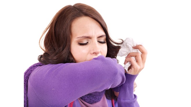 Làm sao để phòng ngừa viêm thanh quản? Ho là triệu chứng ban đầu của viêm thanh quản.