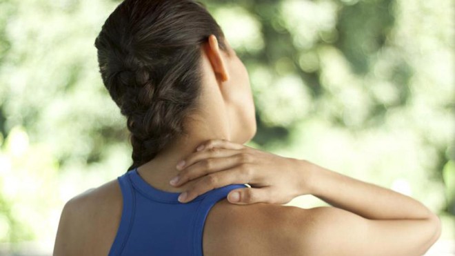 Ai dễ mắc thoái hóa đốt sống cổ? Người bệnh thường bị đau mỏi cổ khi mắc thoái hóa đốt sống cổ.