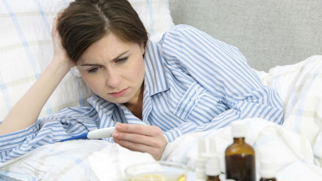 Giải pháp cho viêm thanh quản, khản tiếng, mất tiếng khi thời tiết chuyển mùa Khởi đầu của viêm thanh quản thường là những cơn sốt. Ảnh minh họa