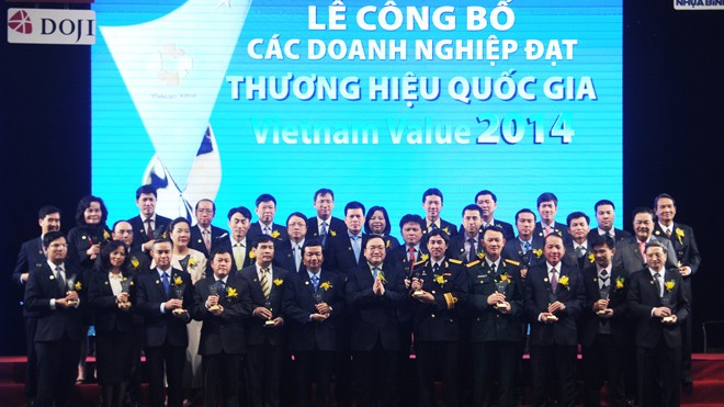 Vinamilk tiếp tục được vinh danh thương hiệu quốc gia năm 2014 Đại diện các doanh nghiệp nhận danh hiệu Thương hiệu Quốc gia. Ảnh: Quý Đoàn