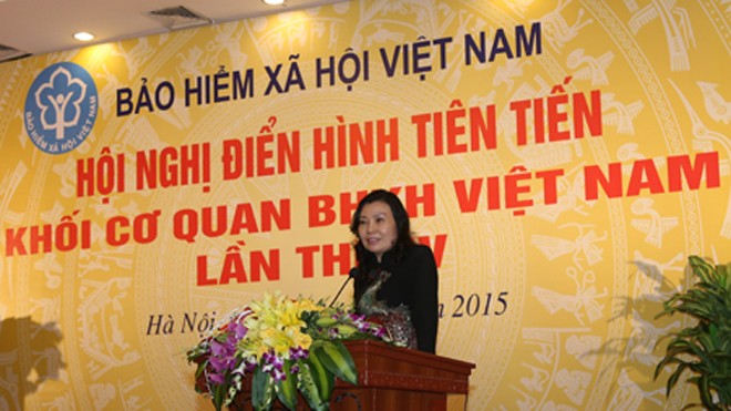 Thắp lên những điển hình tiên tiến Thứ trưởng, Tổng Giám đốc Nguyễn Thị Minh, Chủ tịch Hội đồng thi đua Ngành BHXH phát biểu khai mạc Hội nghị.