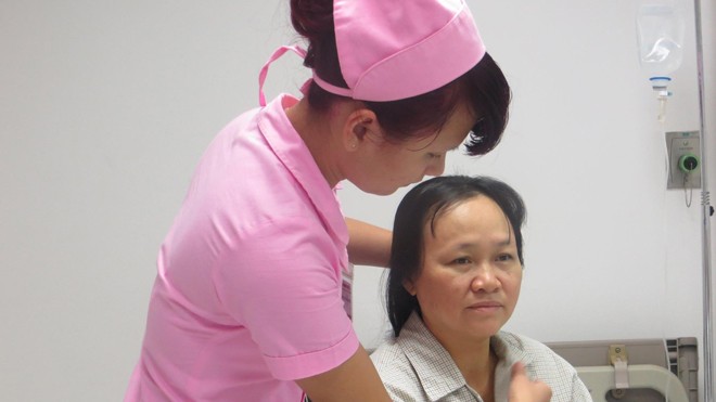 Chăm sóc bệnh nhân bằng cái tâm của người điều dưỡng Điều dưỡng là nghề đòi hỏi sự ân cần, khéo léo và cả bao dung